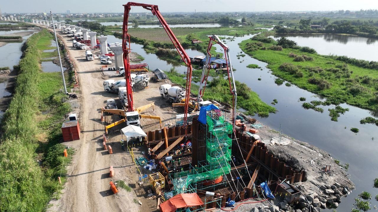 Aerial view of CADCOR crews pouring a pile cap for the North South Commuter Railway Project at Malolos–Clark